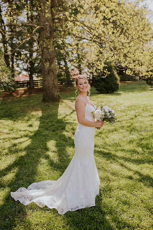 Bridal portrait with bouquet