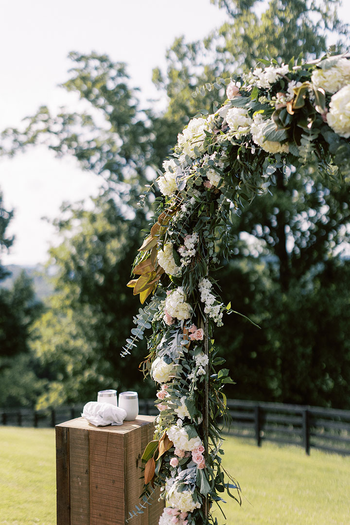 wedding ceremony arch