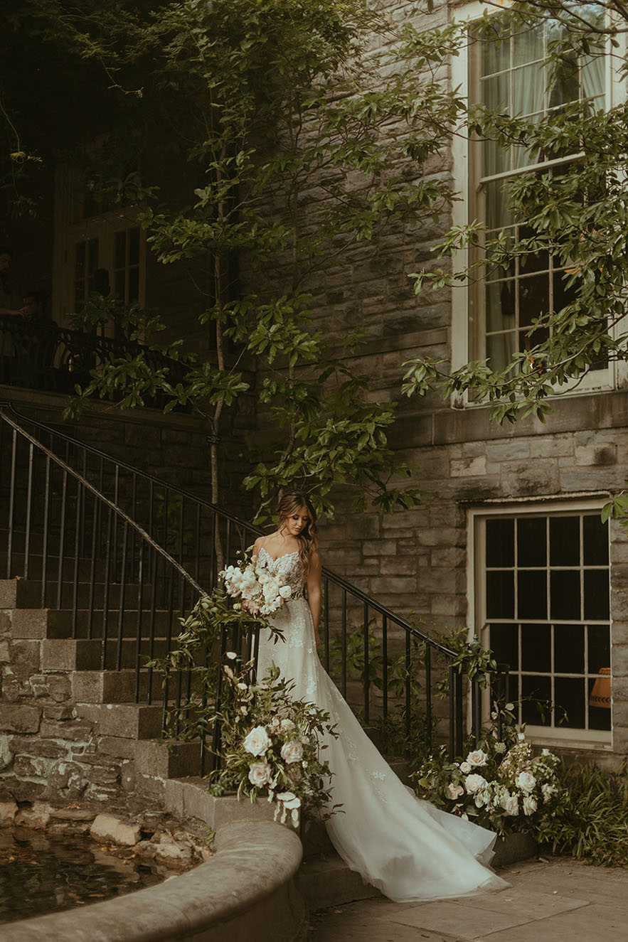 bridal portrait on cheekwood staircase